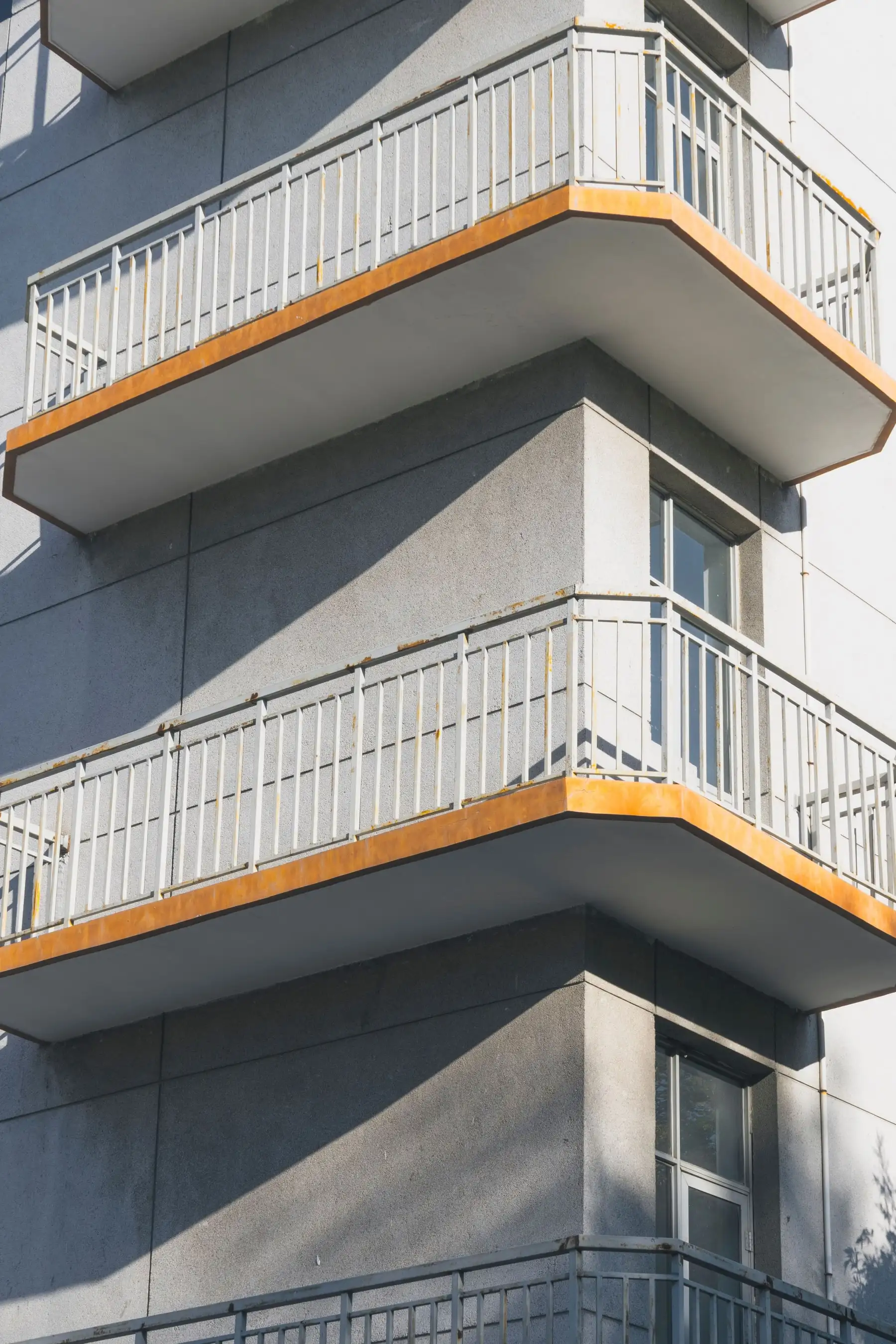 Balcons après l’assainissement du béton et l’isolation des dalles